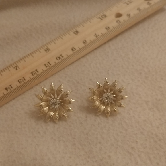 Coro Jewelry - Vintage gold tone coro flower leaf crystal earring
